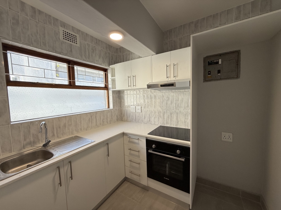 To Let 1 Bedroom Property for Rent in Sea Point Western Cape